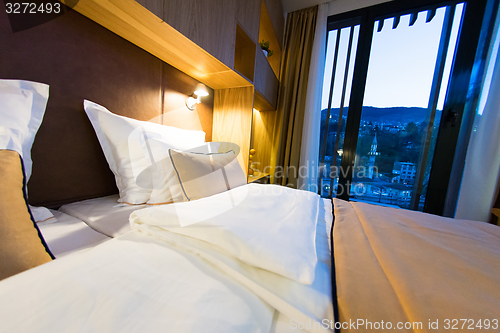 Image of modern hotel room