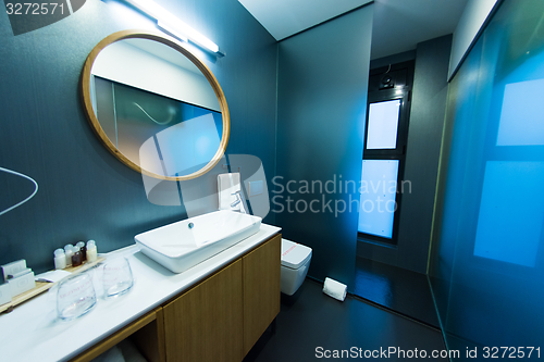 Image of hotel room bathroom