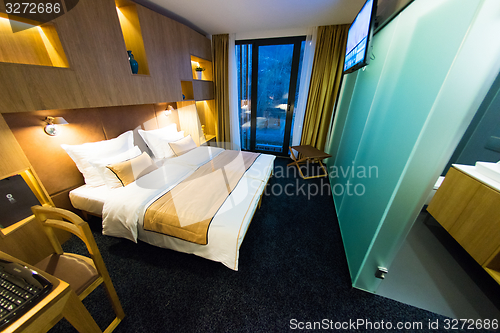 Image of modern hotel room