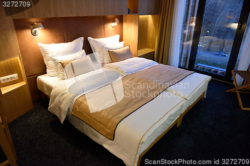 Image of modern hotel room