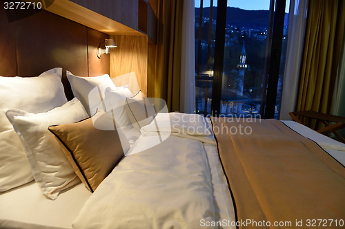 Image of modern hotel room