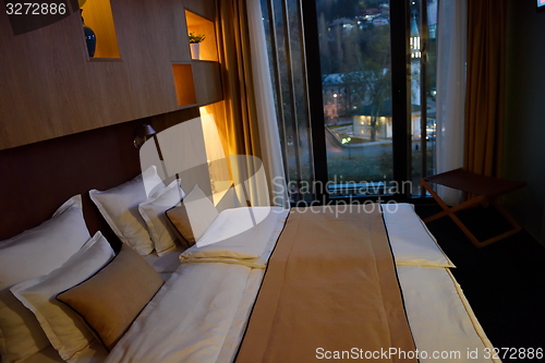 Image of modern hotel room