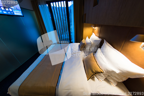 Image of modern hotel room