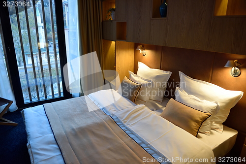 Image of modern hotel room