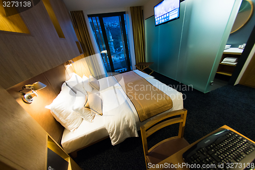 Image of modern hotel room