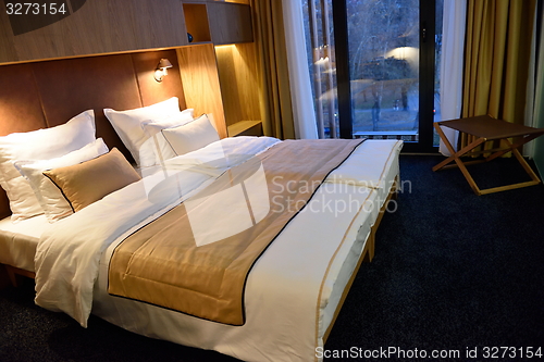 Image of modern hotel room