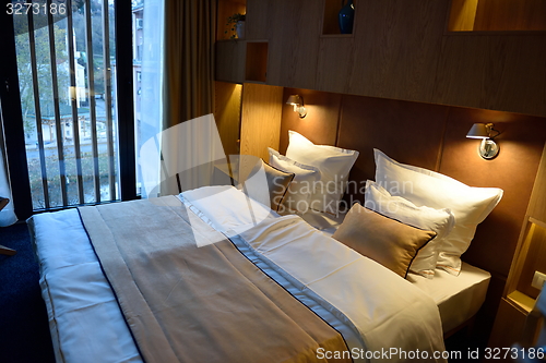 Image of modern hotel room