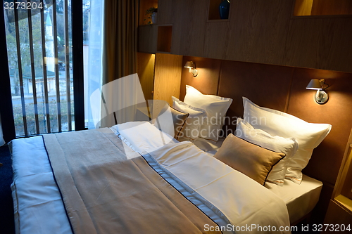 Image of modern hotel room