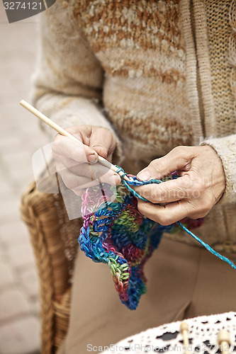 Image of Woman Kntting