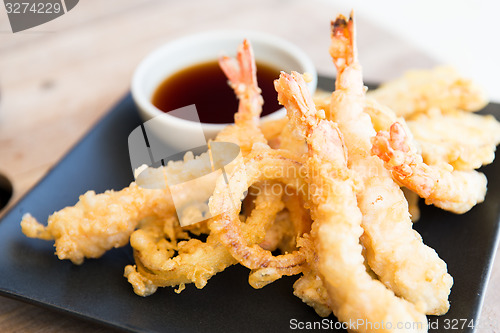 Image of close up of deep-fried shrimps and soy sauce