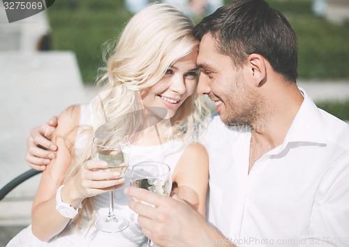 Image of couple drinking wine in cafe