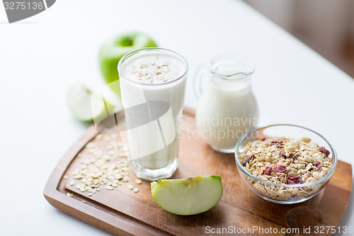 Image of close up of muesli and yogurt on cutting board