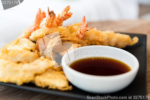 Image of close up of deep-fried shrimps and soy sauce