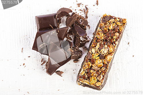 Image of cereal bar with chocolate
