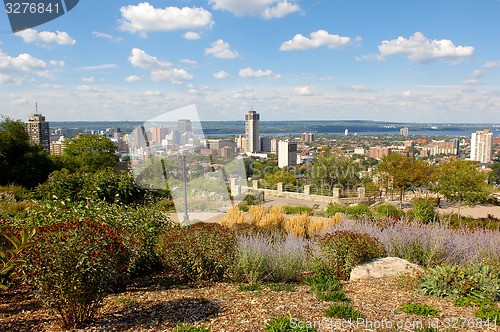 Image of City on the lake and park.