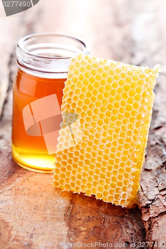 Image of honey with honey comb