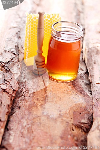 Image of honey with honey comb