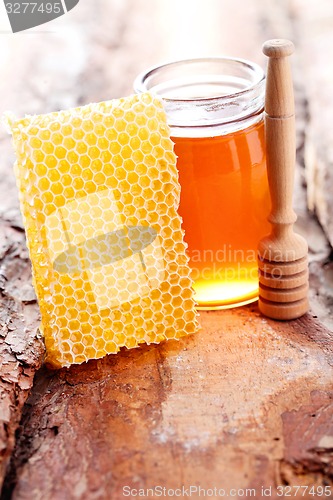 Image of honey with honey comb