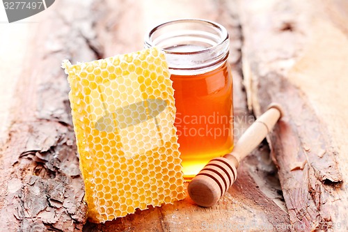 Image of honey with honey comb