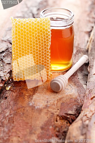 Image of honey with honey comb