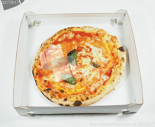 Image of Margherita pizza carton