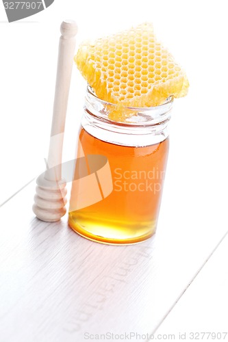 Image of honey with honey comb