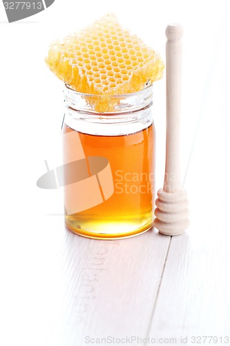 Image of honey with honey comb