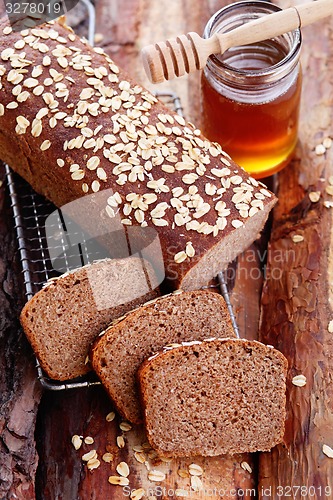 Image of bread with honey and oats