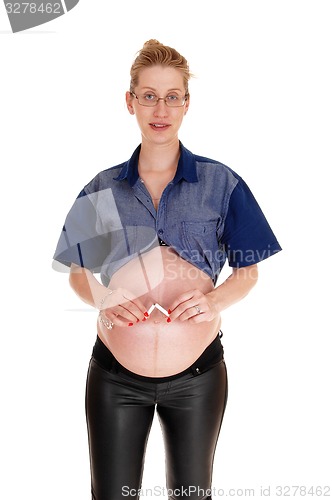 Image of Pregnant woman breaking her cigarette.