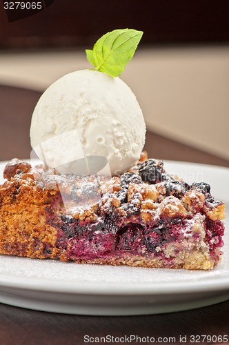 Image of Crumble pie with black currants 