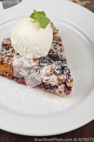 Image of Crumble pie with black currants 