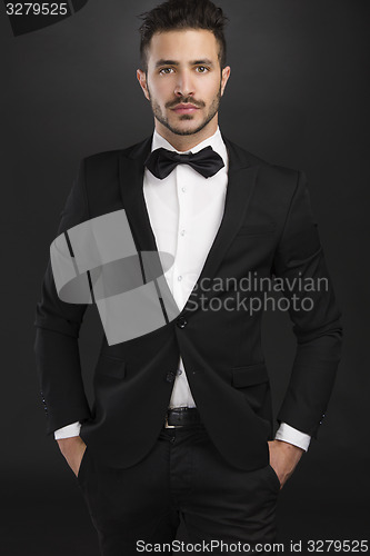 Image of Latin man wearing a tuxedo