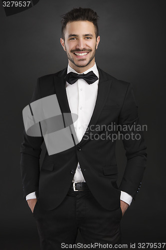 Image of Latin man wearing a tuxedo
