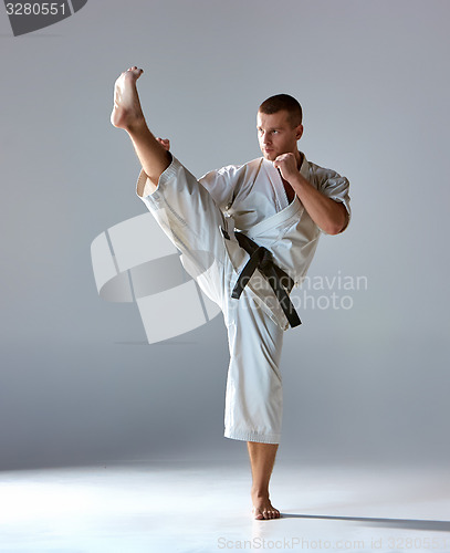 Image of Man in white kimono training karate