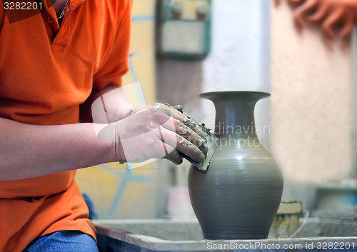 Image of People at work: the production of ceramic vases on a Potter\'s wh
