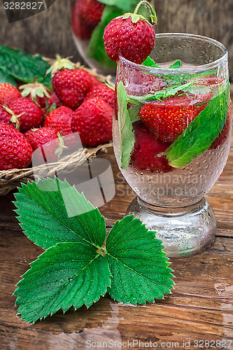 Image of glass of refreshing strawberry cocktail