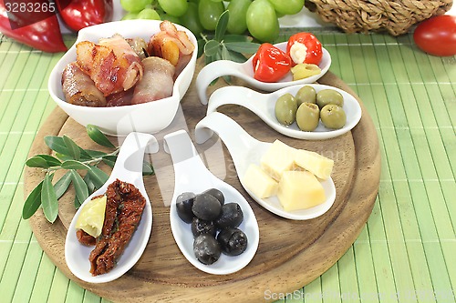 Image of Tapas stuffed with fruits