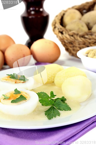 Image of Mustard eggs with potatoes and parsley