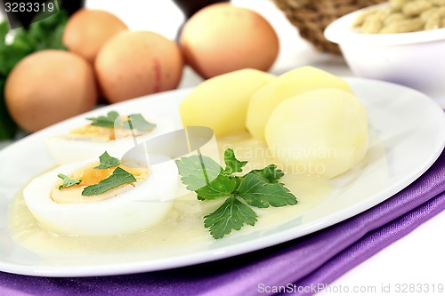 Image of Mustard eggs with potatoes and smooth parsley