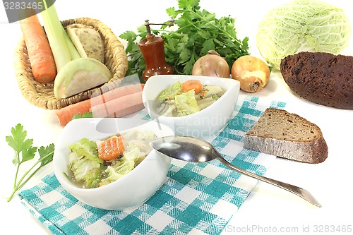 Image of Savoy cabbage stew with carrots