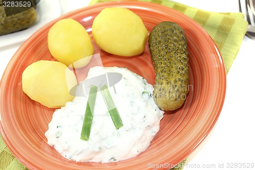 Image of Potatoes with curd and chives