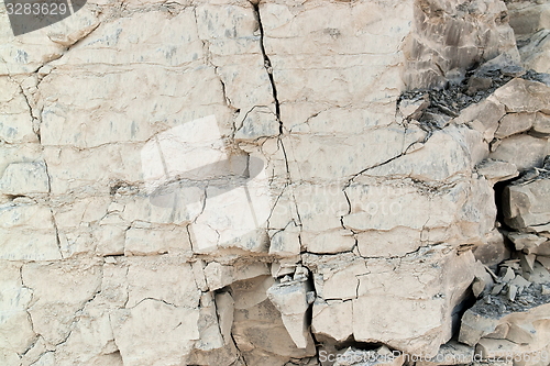 Image of cracked rock face