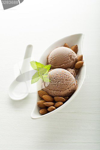 Image of Almond ice cream