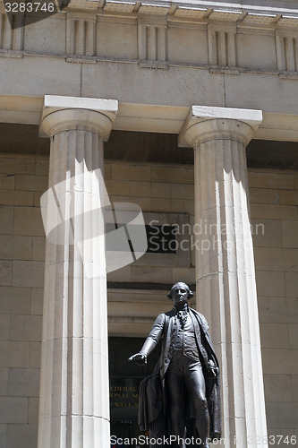 Image of George Washington statue by the Federal Hall