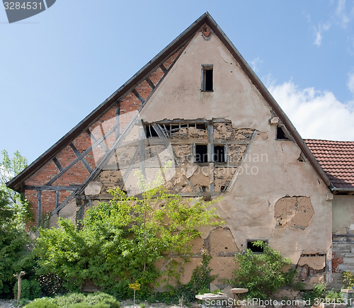 Image of farmhouse facade