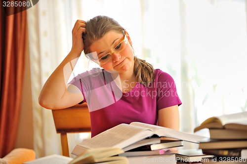 Image of Teenage girl studying 