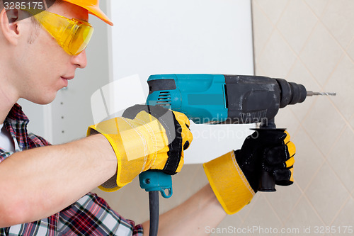 Image of worker with rock-drill