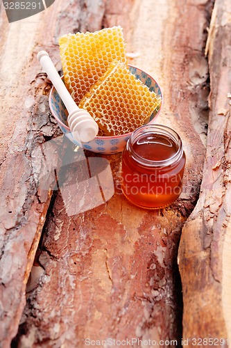 Image of honey with honey comb