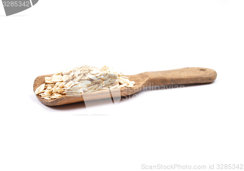 Image of Oat flakes on shovel