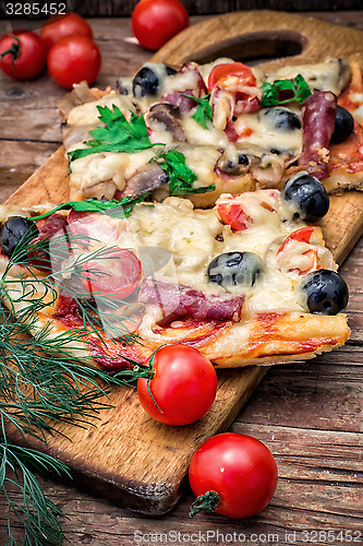 Image of meat pizza 